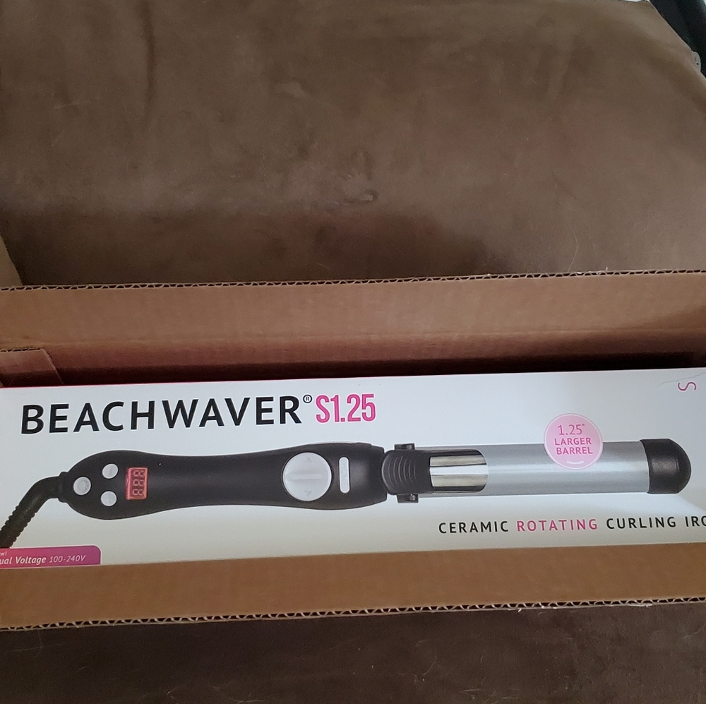 BEACHWAVER S125 CURLING IRON (NEW IN BOX)
